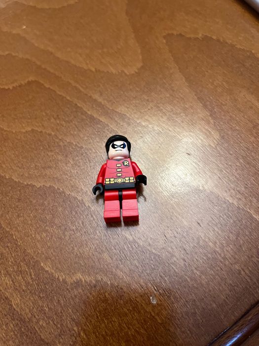 Bionicle глави и Robin фигурка