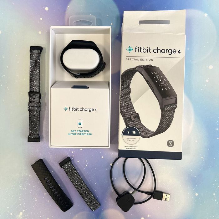 Фитнес тракер Fitbit Charge 4 special edition
