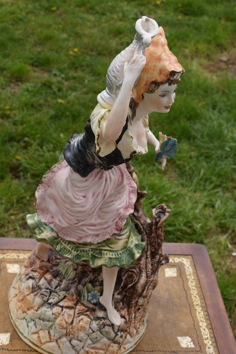 Антикварна порцеланова фигура статуетка