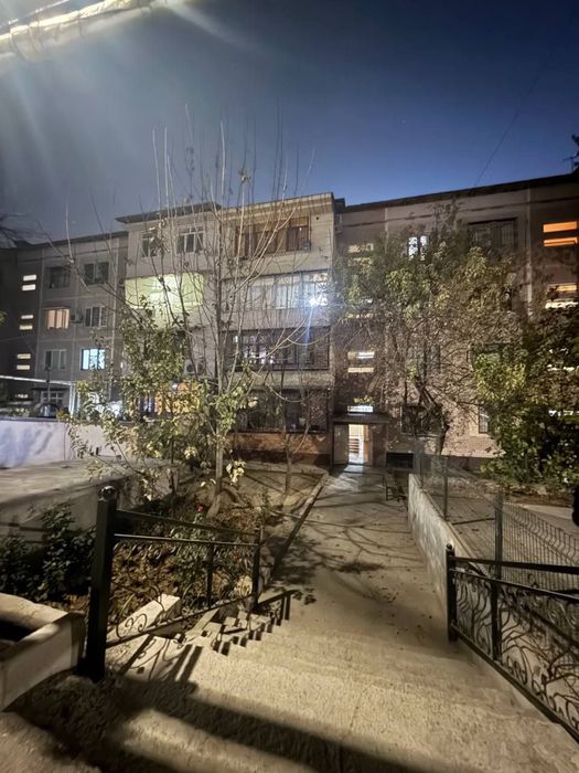 Гулоботда 3 Хона квартира Сотилади Под офис!