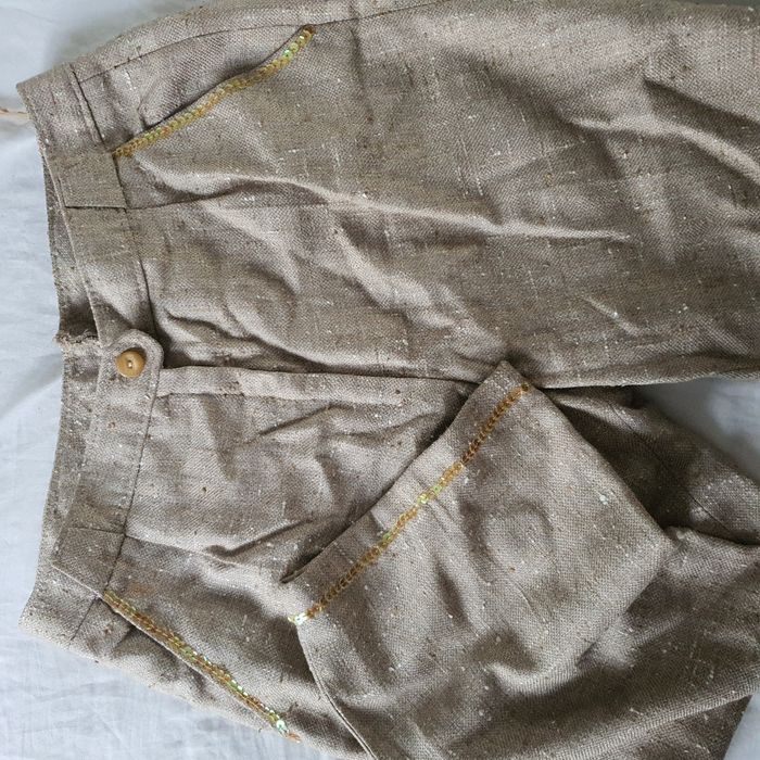 Pantaloni bej trei sferturi