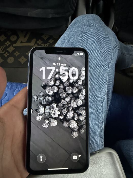 Продам Айфон 11 64гб