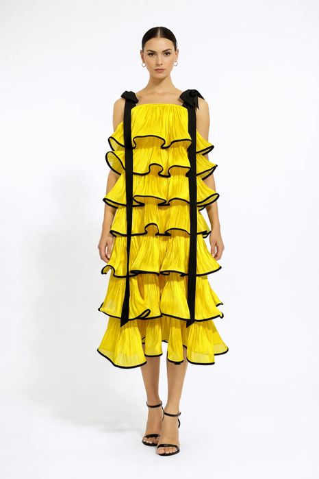 Дизайнерска рокля на волани