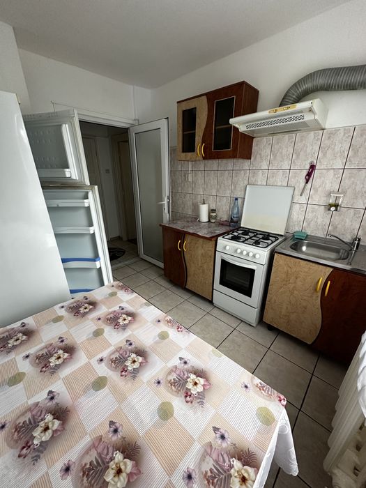 Vand apartament 2 camere semidecomandat zona spitalul mare tomis 2