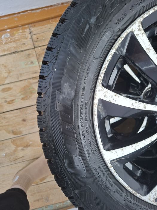 Продам комплект дисков с шинами