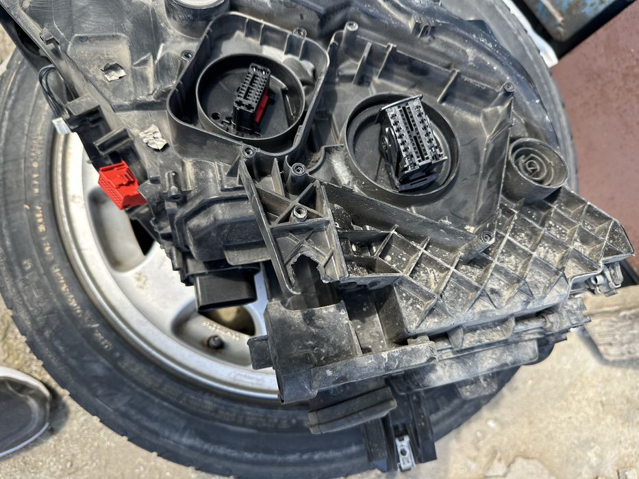 Vw Passat b8 19г ляв фар Full Led