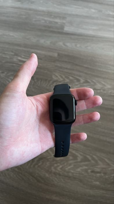 Продам часы Apple Watch SE 2