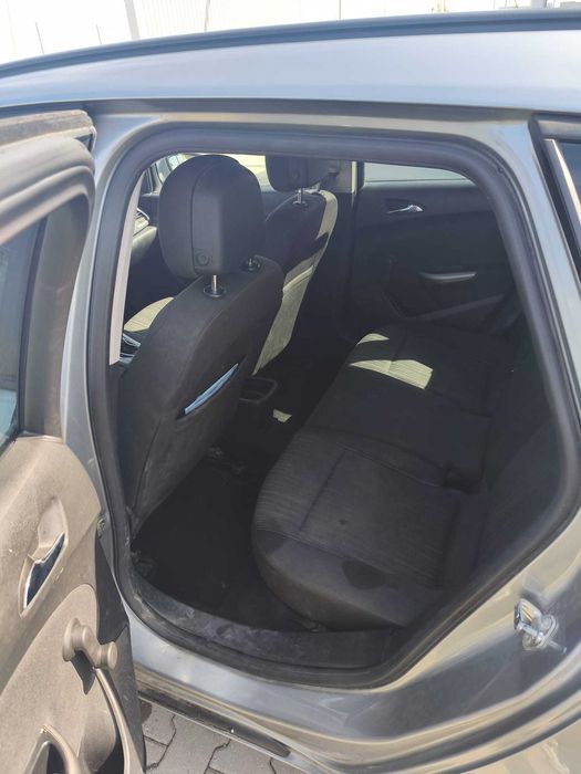 De vanzare Opel Astra j Sports tourer, 1.7, diesel, 110 cai, 2012