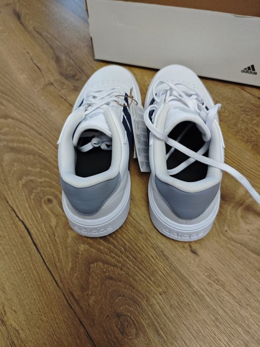 Adidas бели кецове