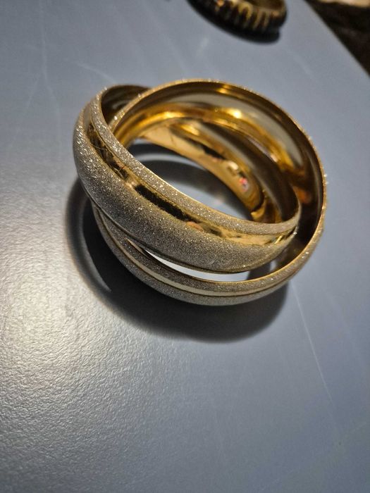 Set de brățări de tip bangle, metalice, formă circulară, întrepătrunse