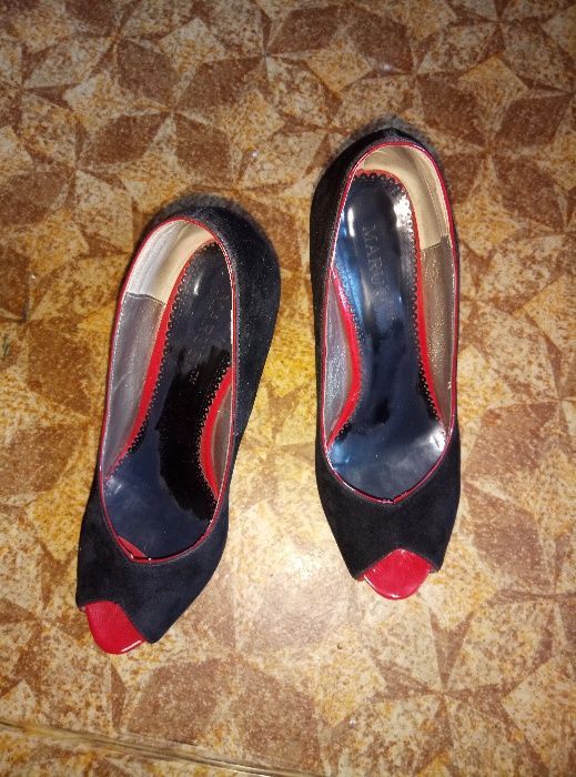 Туфли черные на шпильках