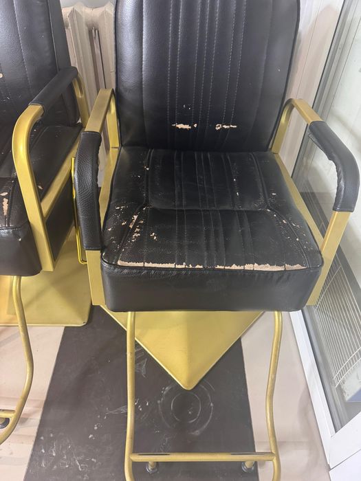 Продам кресло парикмахера