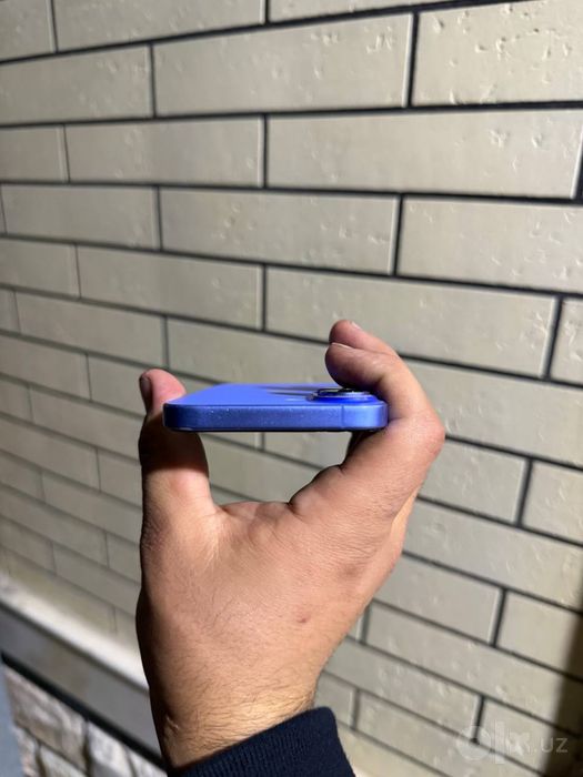 iPhone 16 Plus синий