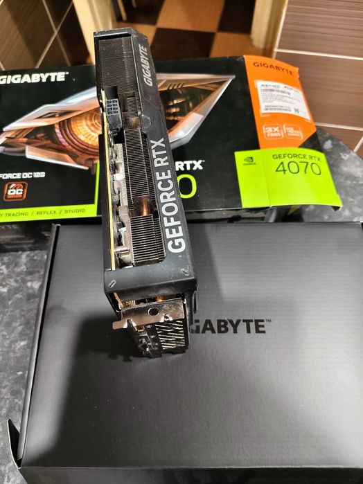 Продам Видеокарта GIGABYTE GeForce RTX 4070 WINDFORCE OC 12G