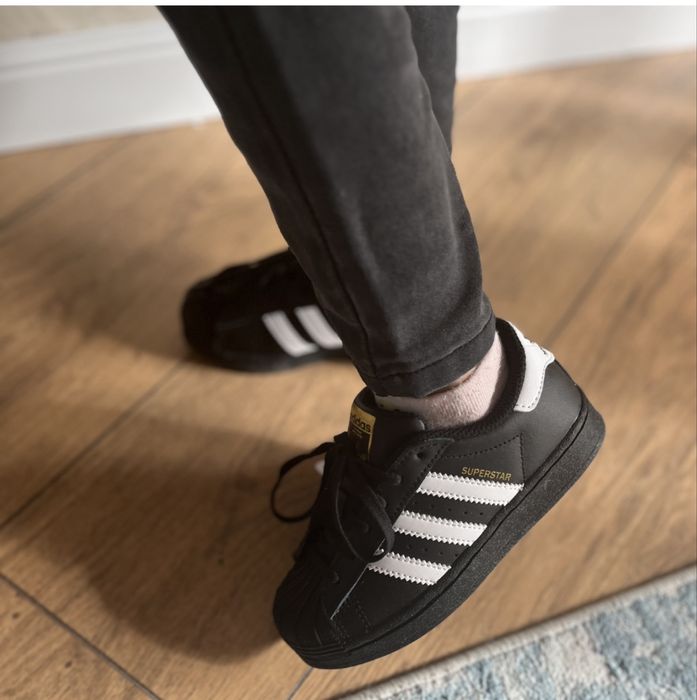 Продам детскую обувь адидас оригинал