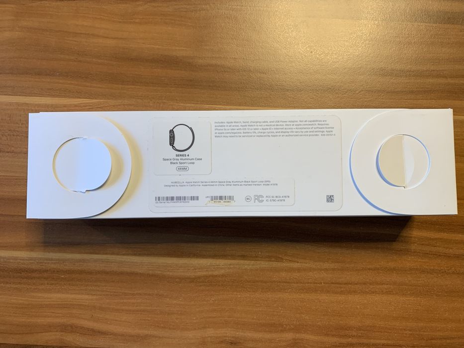 Apple Watch Series 4 44mm Space Gray Aluminium, Black Sport Loop, GPS