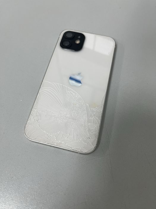 Продам айфон 12 срочно