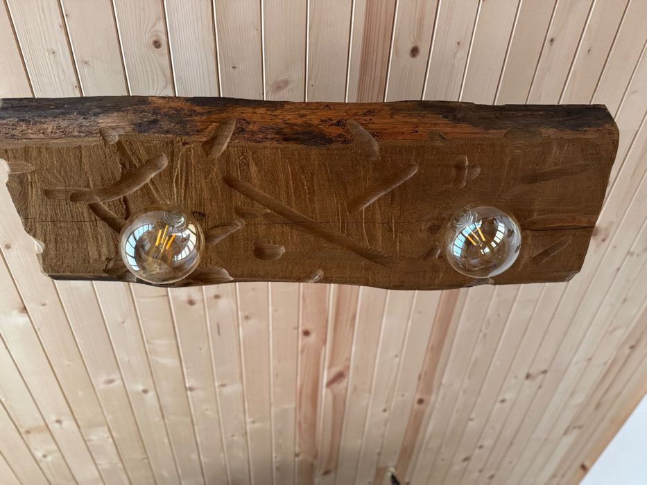 Ръчно изработен полилей от масивно дърво