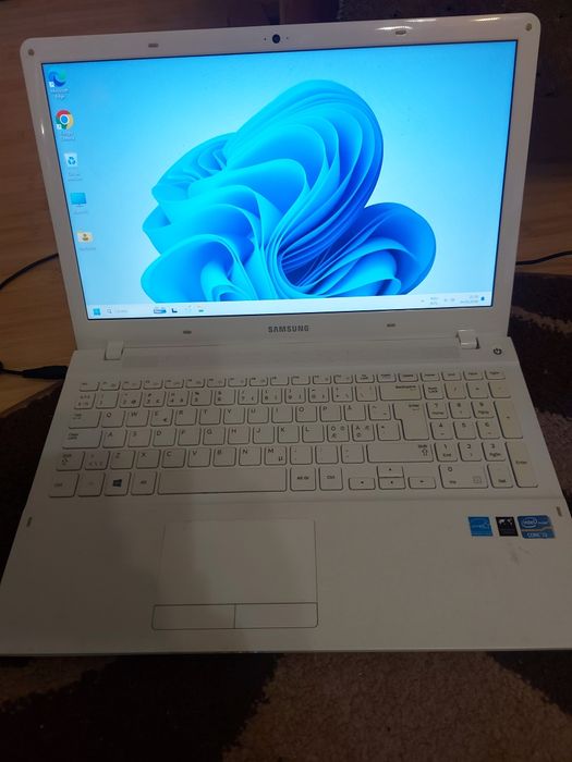 Laptop Samsung NP370R5E i3