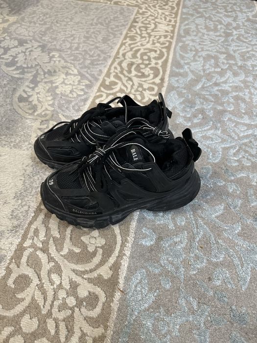 Balenciaga track