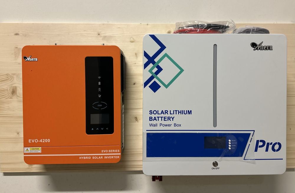 NOU! Sistem fotovoltaic hibrid de 4,2 kW cu acumulator