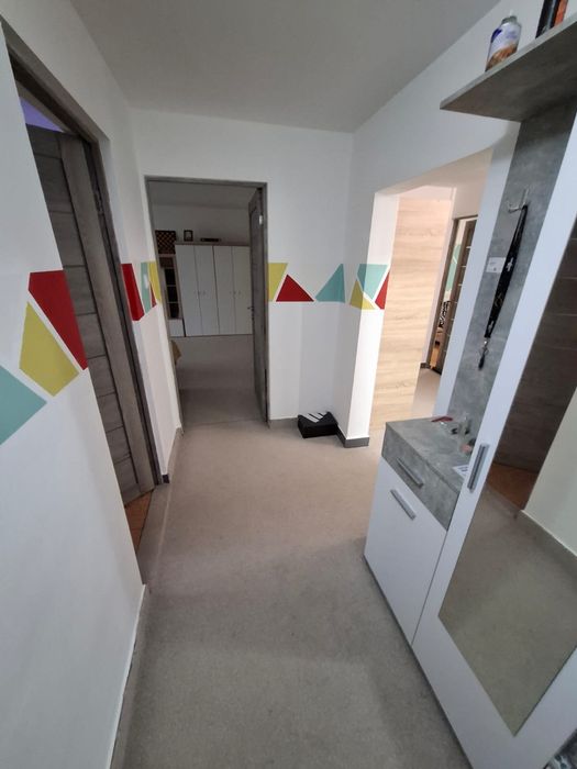 Inchiriez apartament 3 camere
