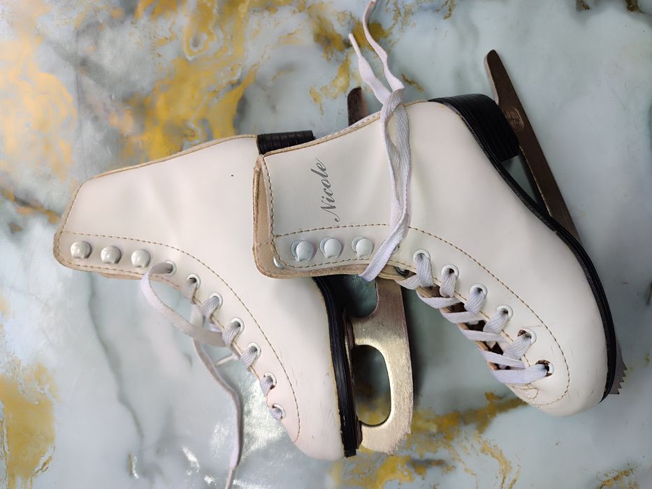 Коньки фигурные 29р (18,5см)