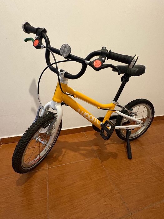 Bicicleta Woom 2 galbena