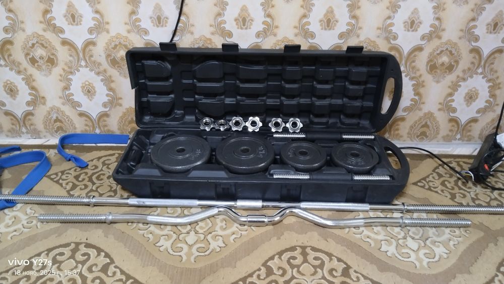 набор гантелей...