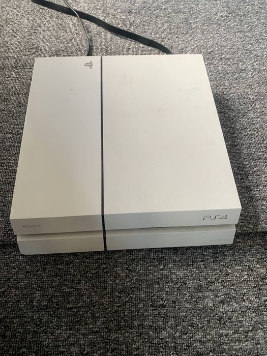 Play station 4 sotiladi
