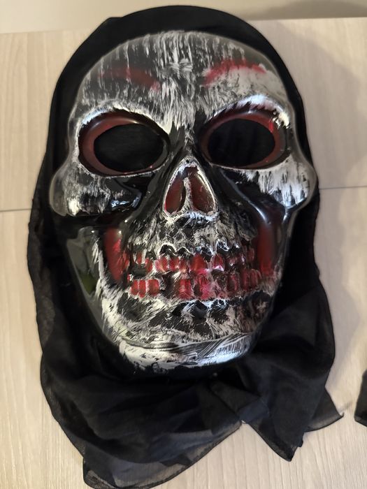 Маски, кольца на хэллоуин