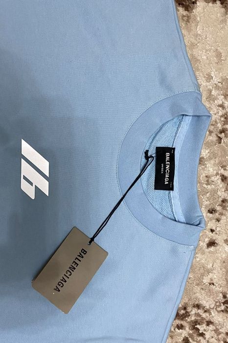 Vând bluza noua de bărbați Balenciaga