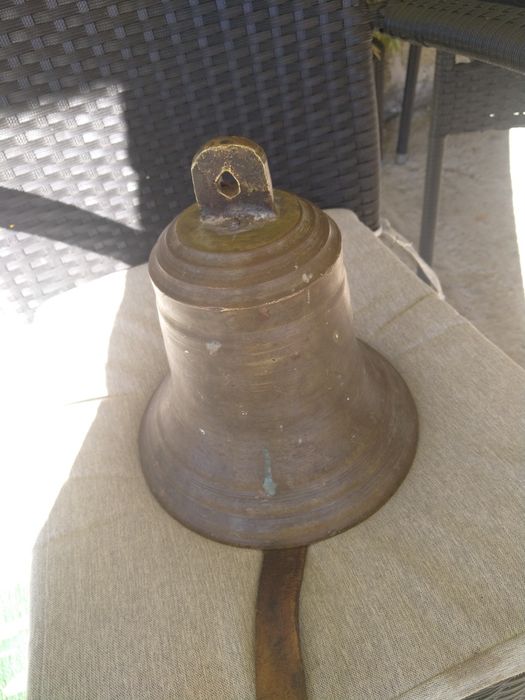 Продавам огромна масивна корабна камбана 1927 година Англия