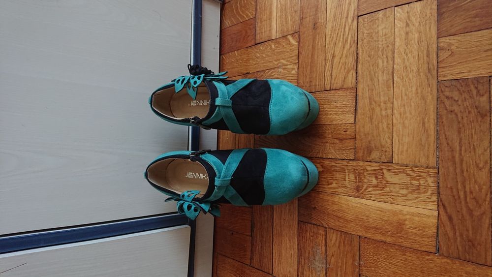 Дамски обувки на платформа