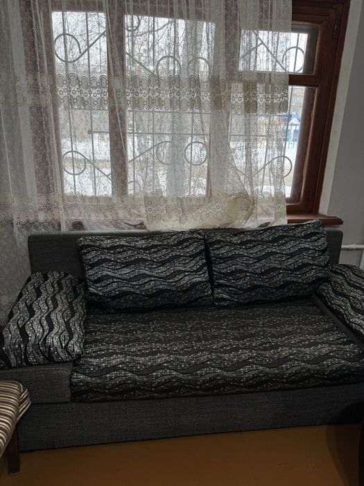 Диван в хорошем состоянии.