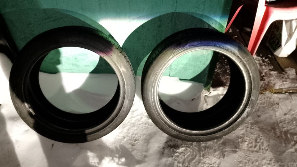 Продам две резины на R18