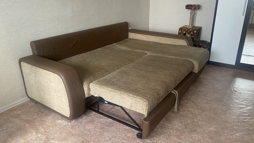 Диван б/у коричневый