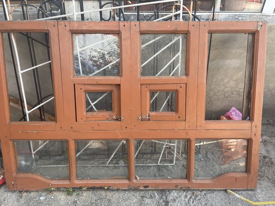 Окно деревянный