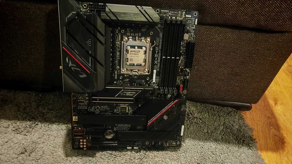 ASUS ROG Strix B650E-F Gaming WiFi + RYZEN 5 9600X 6-Core