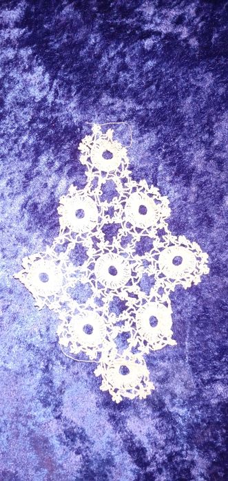 Карета,кърпички орнаменти на една кука за чаршафи