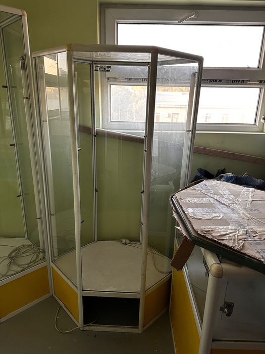 Стеклянные витрины