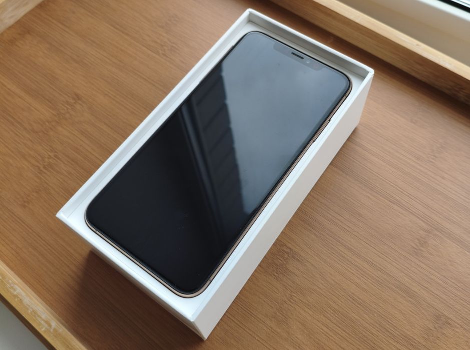iPhone XS max 64 GB в отличном состоянии