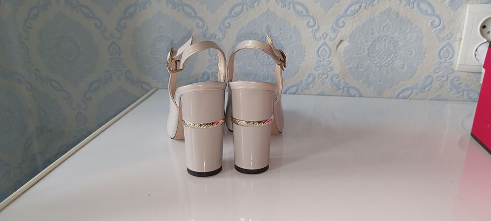 Продам новые туфли и сандали.