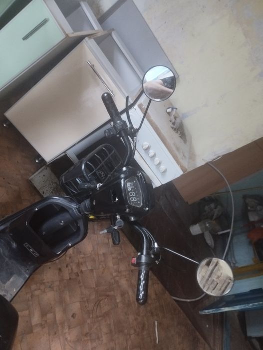 Продам электроскутер SK8