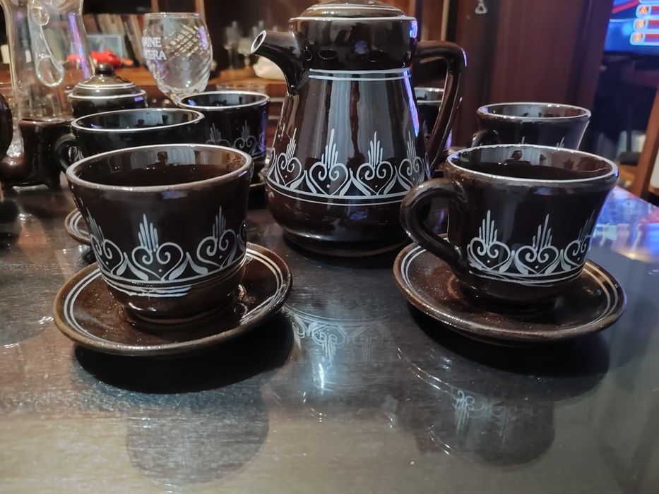 Битови чаши за кафе и греяна ракия