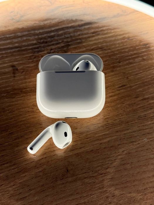 Наушники AirPods