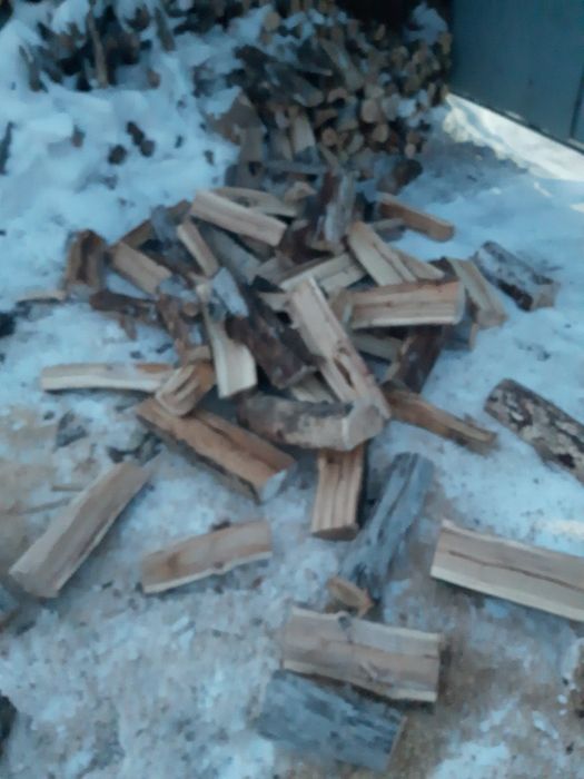 Дрова сухие.  колотые