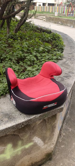 Детска седалка за кола.