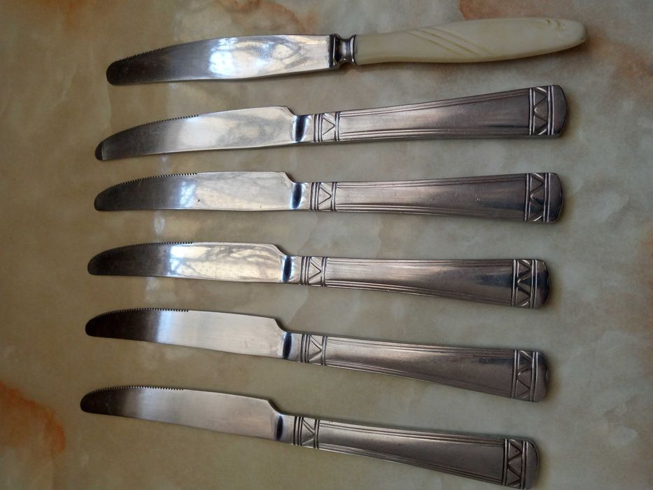 Ложки вилки ножи 26шт за все 50 тыс.Советские и простые разные