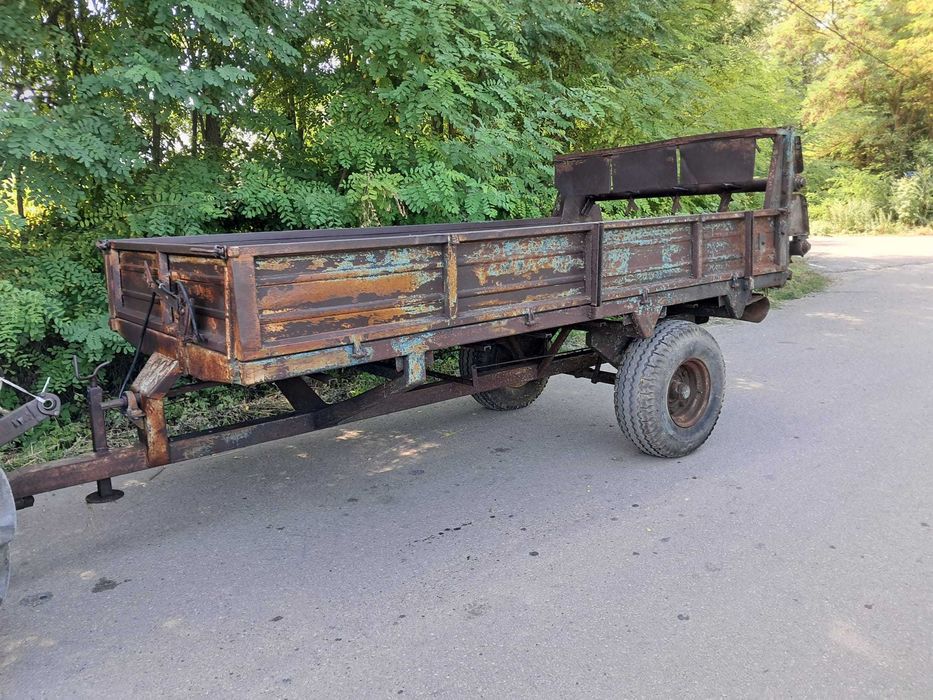 remorca pentru imprastiat gunoiul